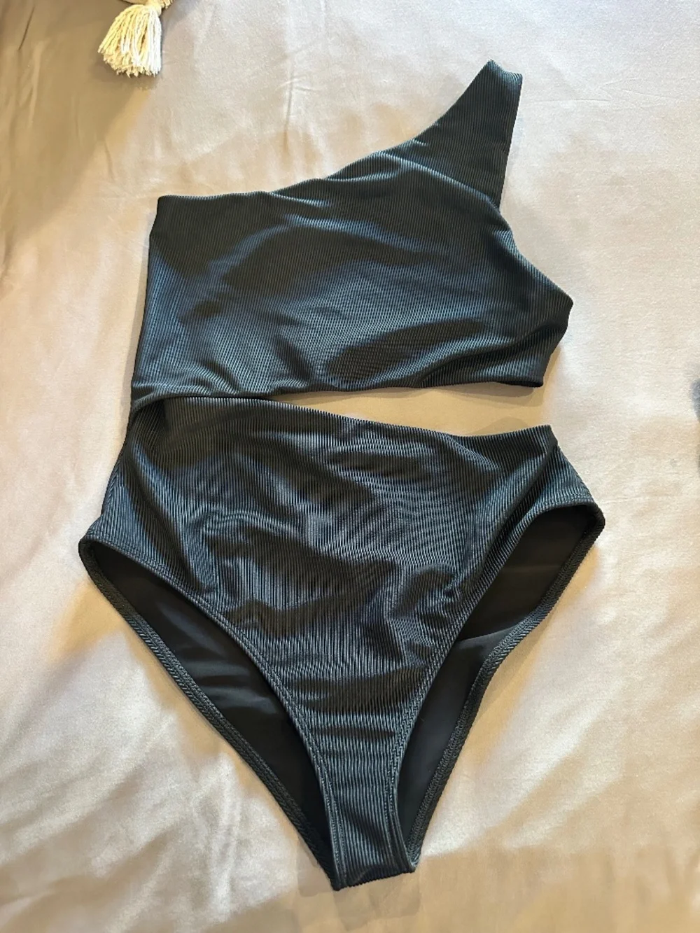 Bathing suit - Picture 1 of 2